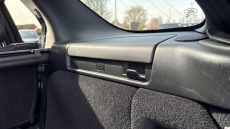 Land Rover Discovery 3.0 D300 Dynamic SE 5dr Auto Diesel Station Wagon